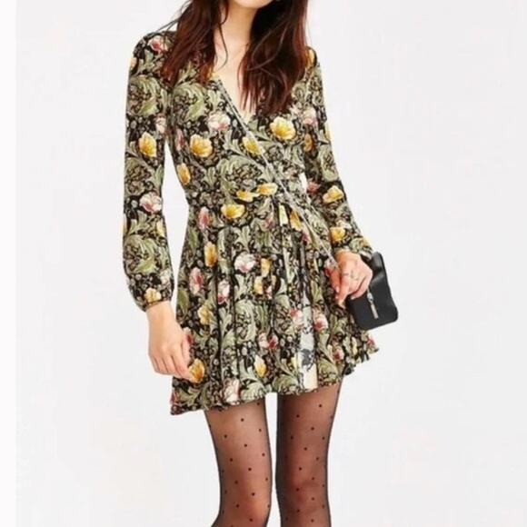 Urban Outfitters Ecote Ruby Dark Floral Skater Mini Wrap Dress SZ S - Picture 1 of 14